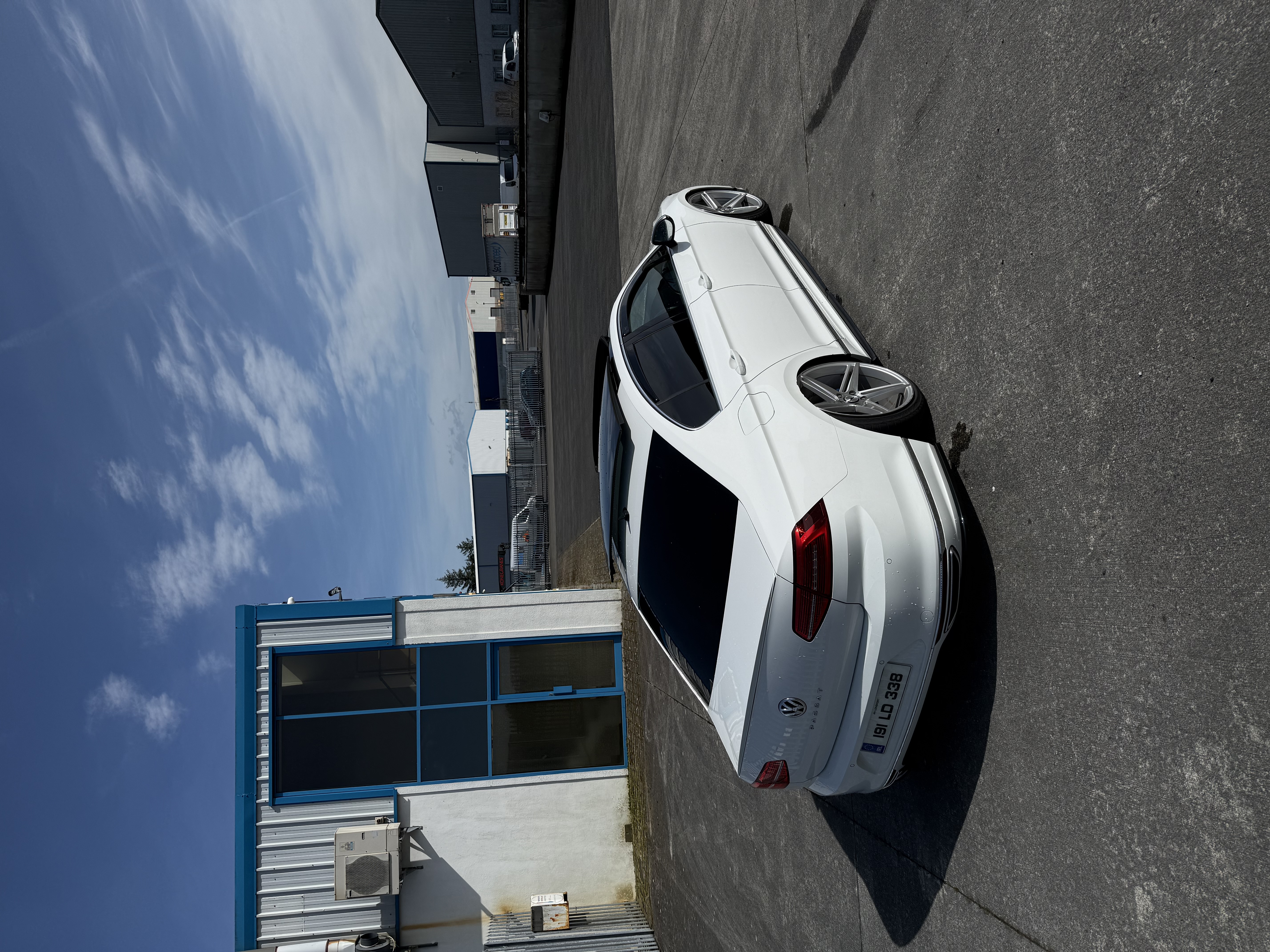 VOLKSWAGEN PASSAT B8 R-LINE