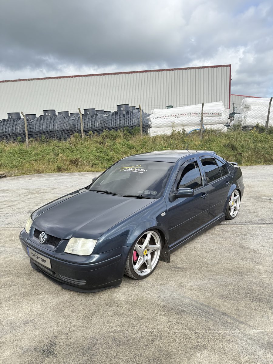 VOLKSWAGEN BORA